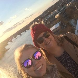 Meet your Posher, Laura